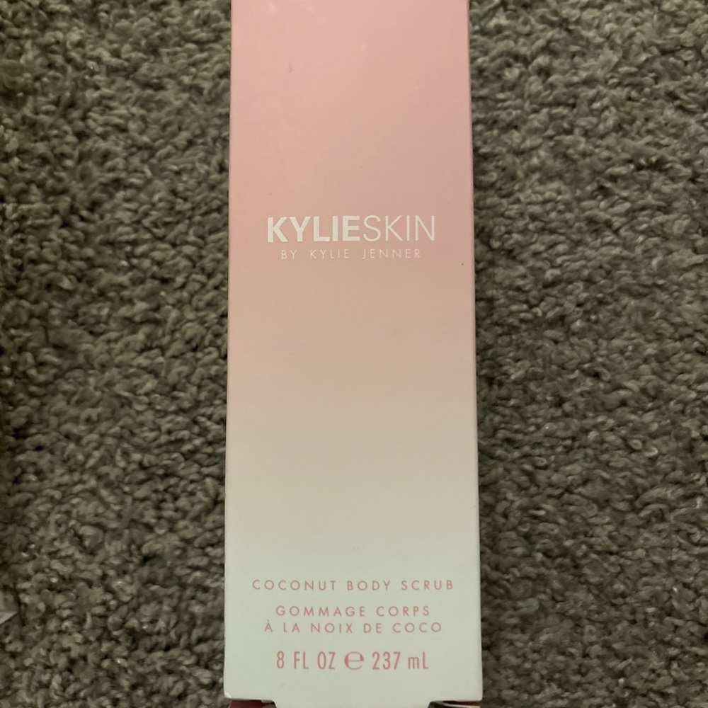 Kylie Cosmetics Pink and White Exfoliant Scrub